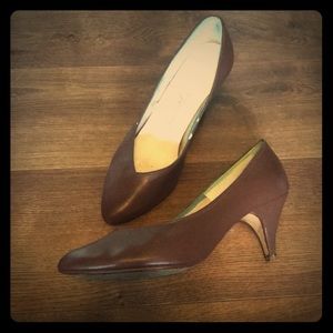 Vintage brown pumps